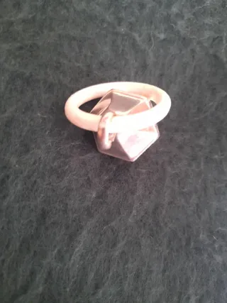 Sonajero antiguo con aro blanco