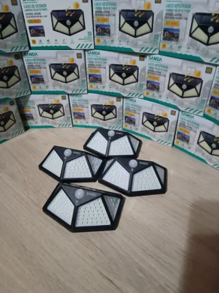 4 LAMPADE SOLARI - SENSORE MOVIMENTO NEWEWW