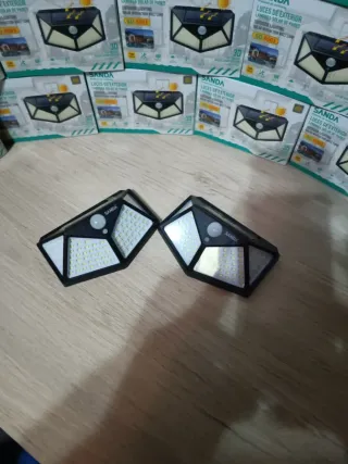 4 LAMPADE SOLARI - SENSORE MOVIMENTO NEWEWW