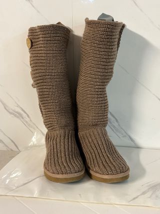 Stivali UGG in maglia marroni con bottoni