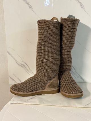 Stivali UGG in maglia marroni con bottoni