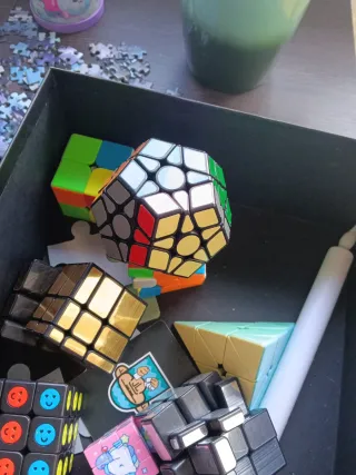 Lote 8 cubos Rubik y puzzles