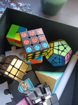 Lote 8 cubos Rubik y puzzles