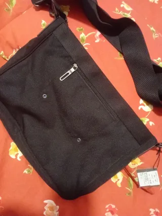 Porta ordenador Calvin Klein negro y rojo