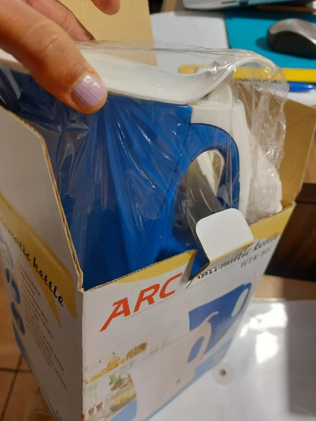 Hervidor Eléctrico ARC WTK-501 1.0L