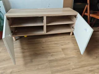 Mueble TV Besta 2 puertas