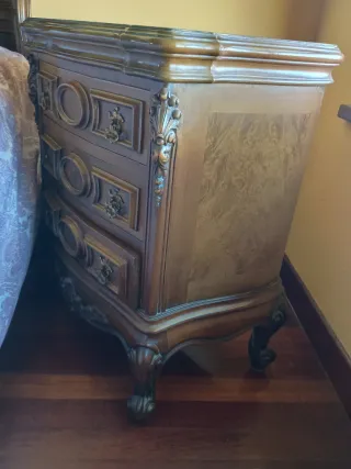 Conjunto cabecero y 2 mesitas de noche.