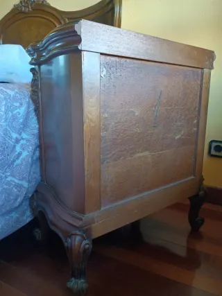 Conjunto cabecero y 2 mesitas de noche.