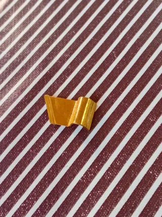 Portaplumas oblicuo de madera