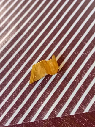 Portaplumas oblicuo de madera