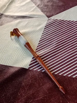 Portaplumas oblicuo de madera