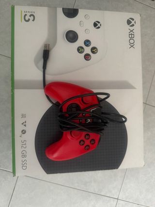Xbox Series S 512GB Blanco + Mando Rojo