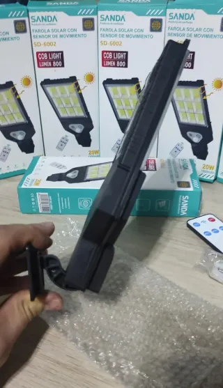 2 LAMPADE + PANNELLO SOLARE CON SENSORE MOVIMENTO NEWEL