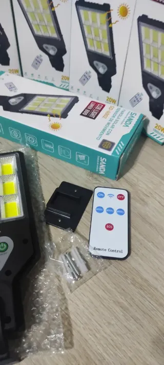 3 LAMPADE SOLARI DA USARE PER LA PRIMA VOLTA IN SCATOLA