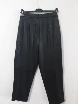 Pantalón polipiel Stradivarius negro