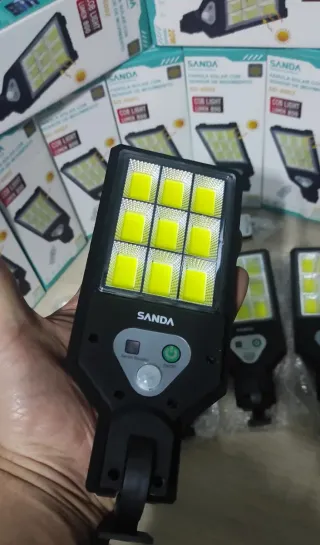 4 LAMPADE + PANNELLI SOLARI CON SENSORE MOVIMENTO NUOVI