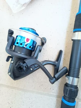 Caña de pescar 2.10m + carrete y funda