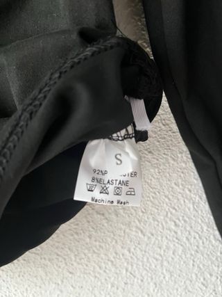 Camiseta negra fruncida manga larga