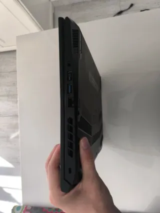 Portátil Acer Nitro ,clave Windows+cargador.