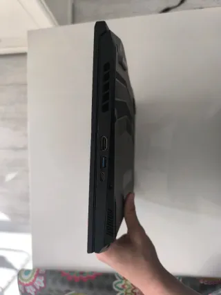 Portátil Acer Nitro ,clave Windows+cargador.