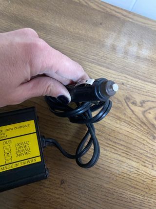 Inversor de corriente para coche