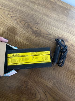 Inversor de corriente para coche