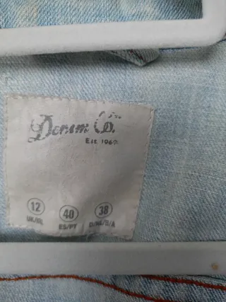 Cazadora vaquera con búho bordado