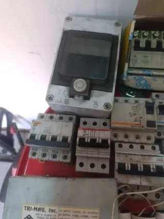 Interruptores y fuentes de alimentación