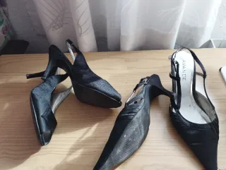 Los 2 Pares Zapatos Tacón Negros