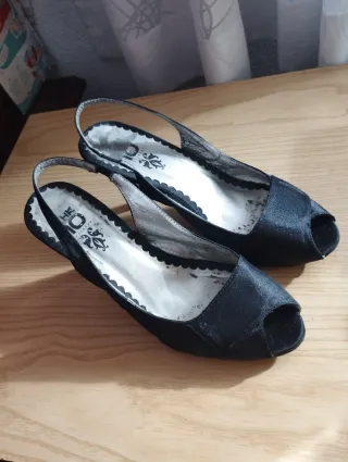 Los 2 Pares Zapatos Tacón Negros