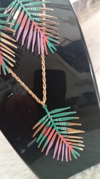 Set di gioielli con design a foglie tropicali