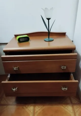 Mesita de noche de madera