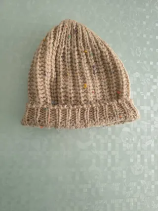 Cappello donna beige con pois colorati