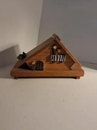 Casita/hucha de madera y cerámica