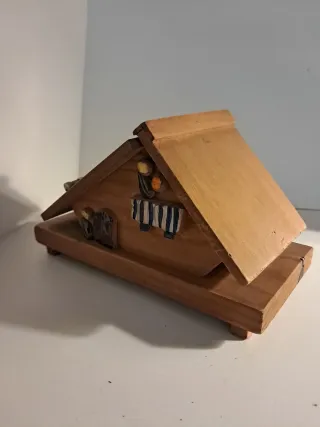 Casita/hucha de madera y cerámica