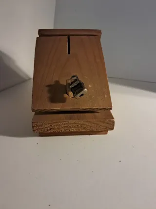 Casita/hucha de madera y cerámica