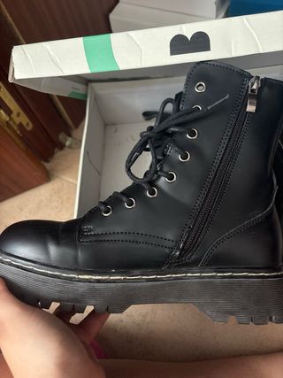 Botas estilo Dr. Martens negras