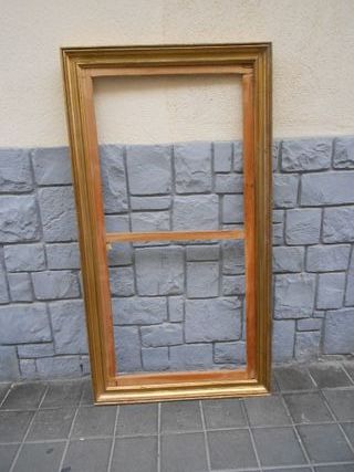 Marco de madera dorado