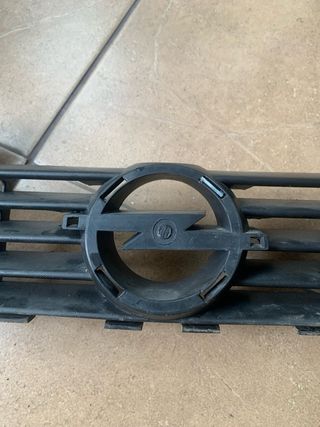 Opel Corsa B Parrilla Delantera