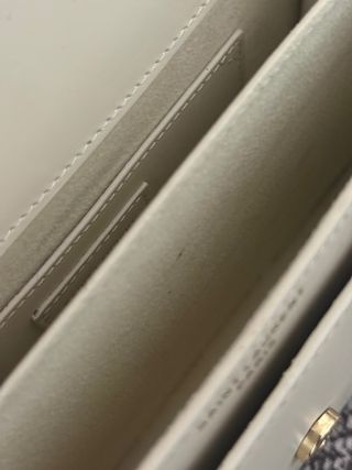 Borsa Saint Laurent Beige Oro, indosstaa pochissim