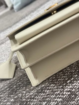 Borsa Saint Laurent Beige Oro, indosstaa pochissim