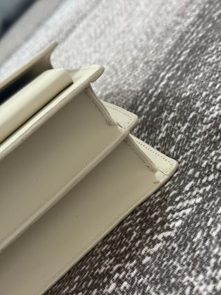 Borsa Saint Laurent Beige Oro, indosstaa pochissim