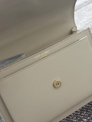 Borsa Saint Laurent Beige Oro, indosstaa pochissim