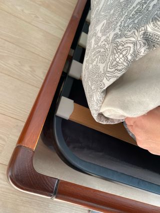 Estructura cama madera 160cm con colchón.