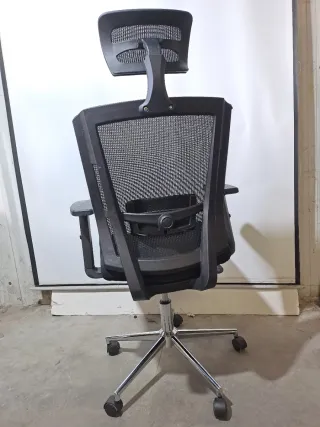 Silla de oficina ergonómica negra
