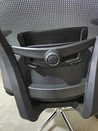 Silla de oficina ergonómica negra