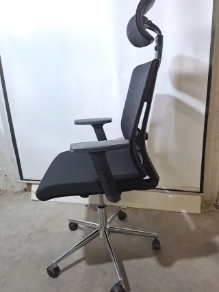 Silla de oficina ergonómica negra