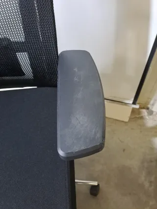 Silla de oficina ergonómica negra