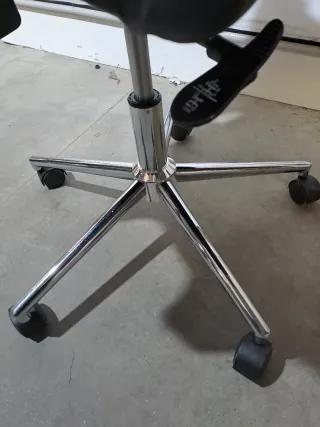 Silla de oficina ergonómica negra