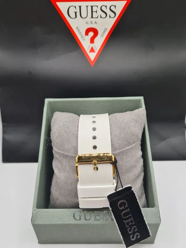 Reloj Guess Dorado y Blanco